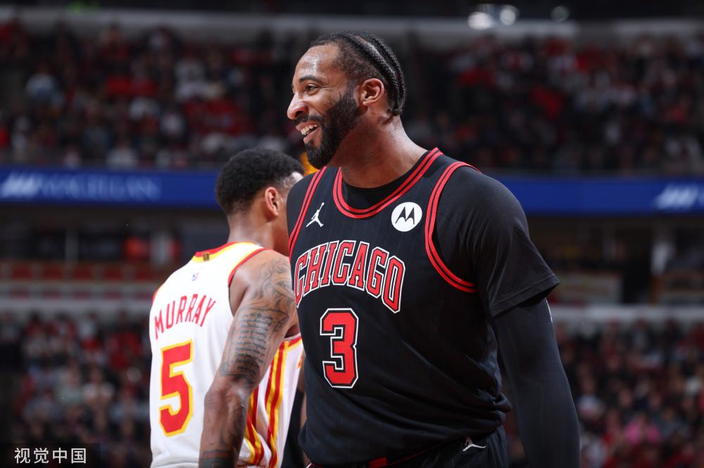 她用精准的 她用精准的