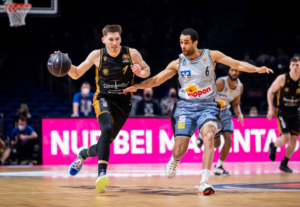 失误频频 失误频频